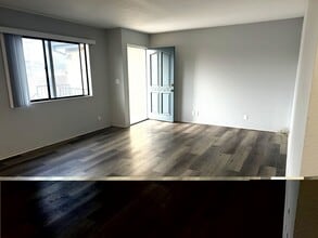 10885 Walnut St, Unit 10885 in Los Alamitos, CA - Building Photo - Building Photo