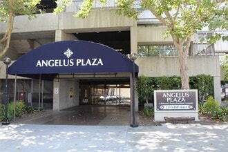 255 S Hill St in Los Angeles, CA - Foto de edificio - Building Photo