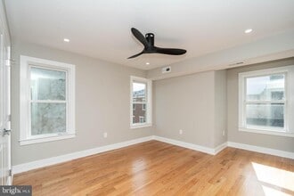 1711 S 5th St in Philadelphia, PA - Foto de edificio - Building Photo