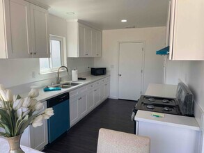 11350 Kagel Canyon St in Los Angeles, CA - Building Photo - Building Photo