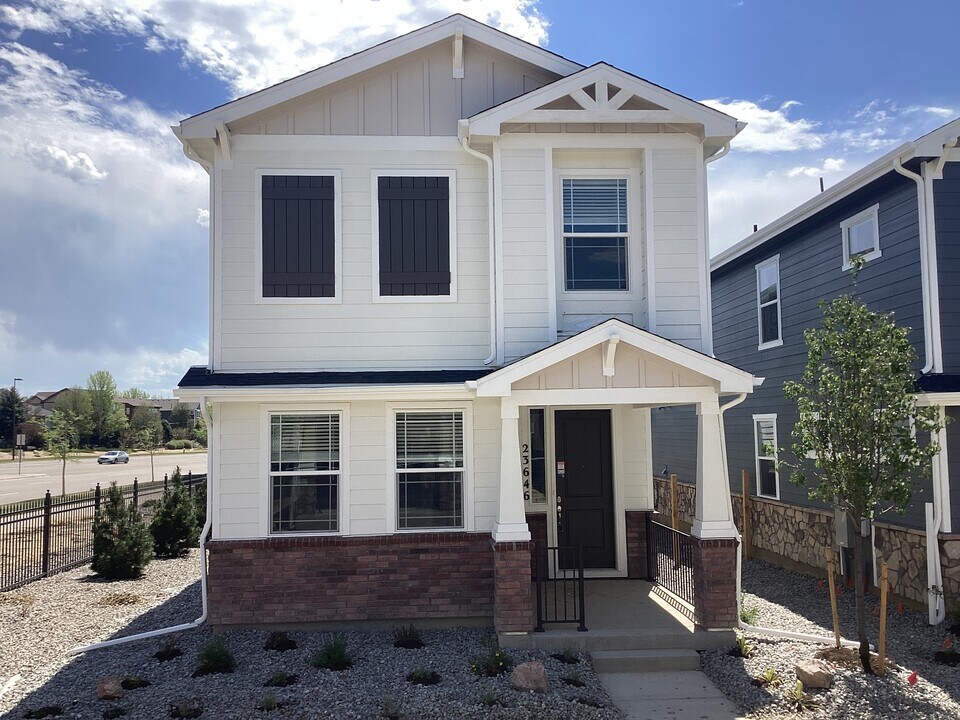 23646 E 2nd Pl in Aurora, CO - Foto de edificio