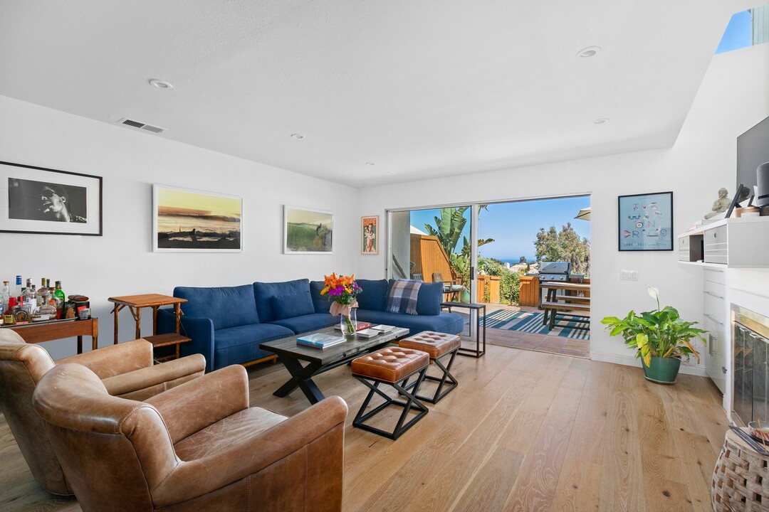28711 Pacific Coast Hwy in Malibu, CA - Foto de edificio