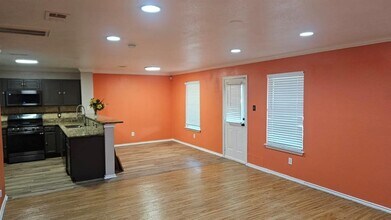 11809 Stoney Meadow Dr in Austin, TX - Building Photo - Building Photo