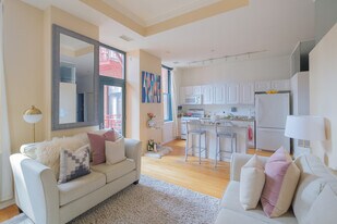208 W Washington St, Unit 1708 in Chicago, IL - Building Photo