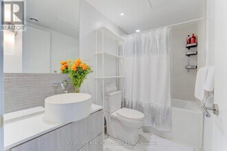 161 Roehampton Ave in Toronto, ON - Building Photo - Building Photo