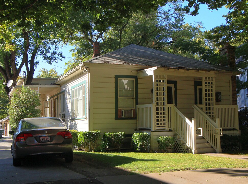 714 25th St in Sacramento, CA - Foto de edificio