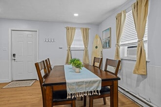 1427 W Ocean View Ave in Norfolk, VA - Building Photo - Building Photo