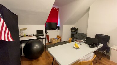 5819 Bartlett St, Unit 7 in Pittsburgh, PA - Building Photo - Building Photo