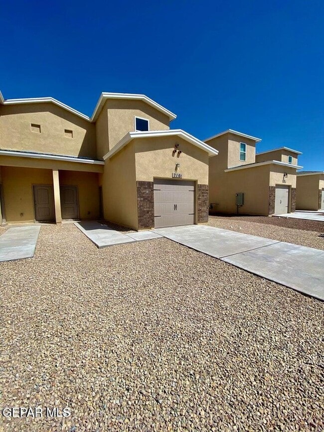 714 HC Gilbert Minjares Dr in Socorro, TX - Building Photo - Building Photo