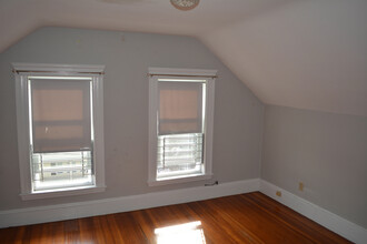 63 Freeman St, Unit 2 in Arlington, MA - Foto de edificio - Building Photo