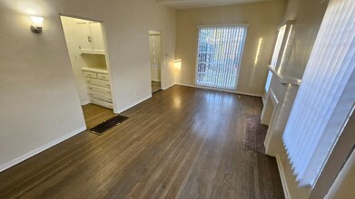 519 N Gardner St in Los Angeles, CA - Foto de edificio - Building Photo