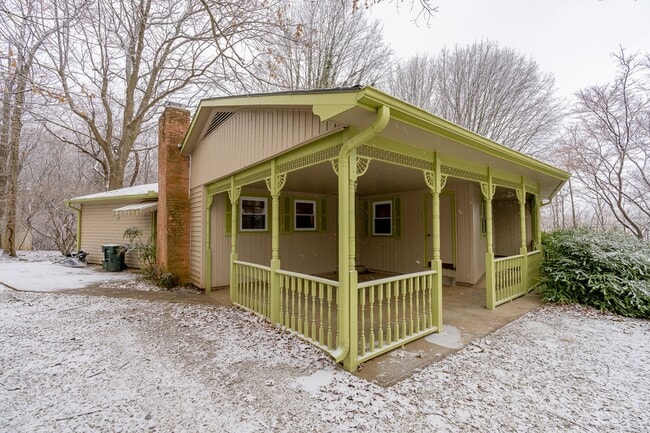 1835 E Mission Blvd in Fayetteville, AR - Building Photo - Building Photo
