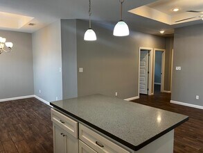 3813 Whitewing Ave, Unit #2 in Edinburg, TX - Foto de edificio - Building Photo