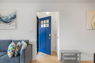 14009 SE 37th Pl in Bellevue, WA - Building Photo - Building Photo