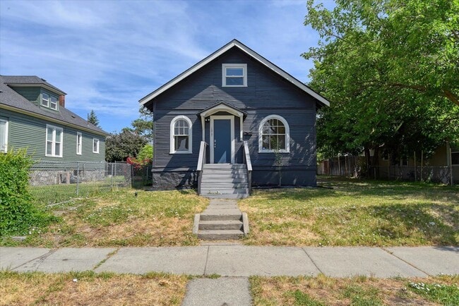 property at 1017 E Augusta Ave