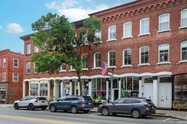 21 Central St in Woodstock, VT - Building Photo - Building Photo