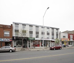 2207 Danforth Ave in Toronto, ON - Building Photo