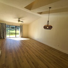 2410 Ironstone Dr W in Jacksonville, FL - Foto de edificio - Building Photo