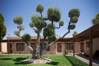 73600 San Gorgonio Way in Palm Desert, CA - Foto de edificio - Building Photo