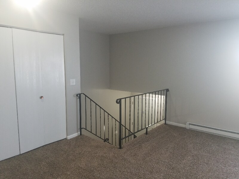 806 11th St NW in Valley City, ND - Building Photo