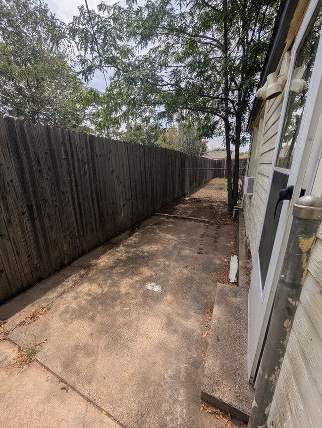 2305 30th St in Lubbock, TX - Building Photo - Building Photo