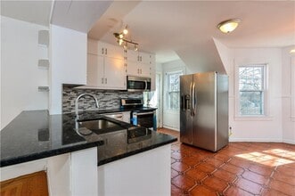 176 Bartlett Ave, Unit 3 in Cranston, RI - Building Photo - Building Photo