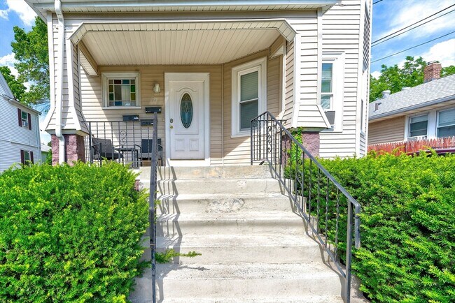 90 Safford St in Quincy, MA - Building Photo - Building Photo