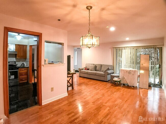 404 N Lafayette Rd in Metuchen, NJ - Building Photo - Building Photo