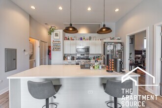 2247 W Lawrence Ave in Chicago, IL - Building Photo - Building Photo