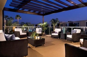 1200 Riverside in Burbank, CA - Foto de edificio - Building Photo