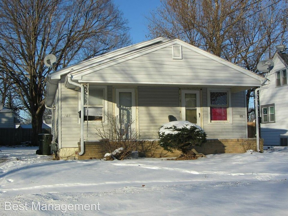 107 Dearborn Ave in Waterloo, IA - Building Photo