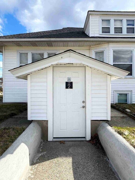1124 Newport Ave in Pawtucket, RI - Building Photo