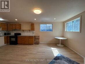 21 Squires Ave in Toronto, ON - Building Photo - Building Photo