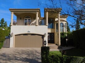 406 N Fairview St in Burbank, CA - Building Photo