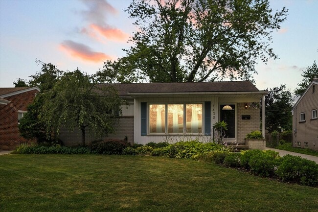 property at 1432 Woodlawn Ave