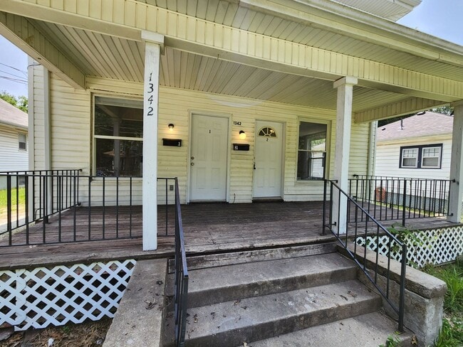 1342 N Broadway Ave