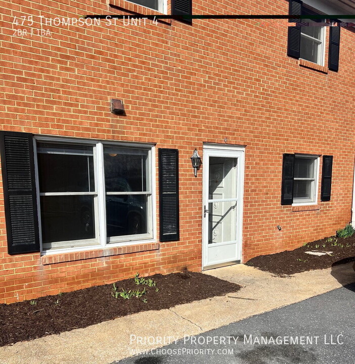 475 Thompson St in Dayton, VA - Building Photo