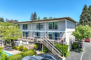 Moraga Manor in Moraga, CA - Building Photo