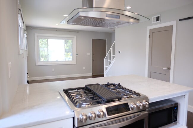 2234 Roanoke Dr in Alexandria, VA - Building Photo - Building Photo