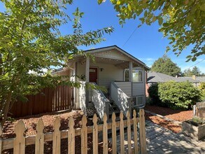 2881 SE 48th Av in Portland, OR - Building Photo - Building Photo