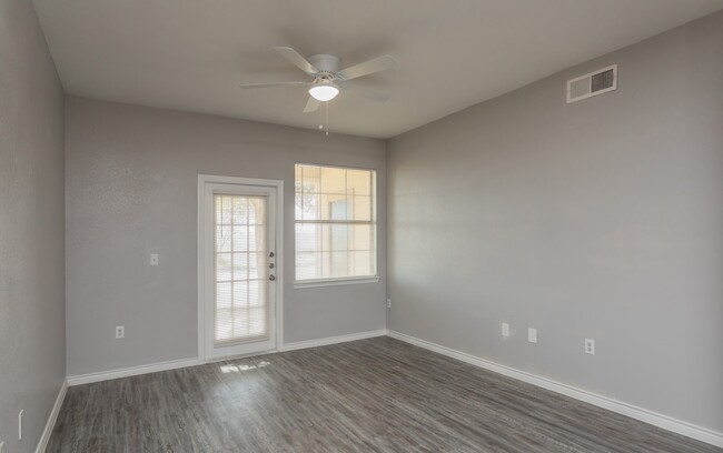 Marshall Meadows Apartment Homes in San Antonio, TX - Building Photo - Building Photo