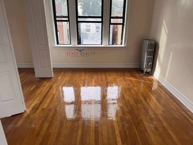 34-29 33rd St in Queens, NY - Building Photo - Building Photo