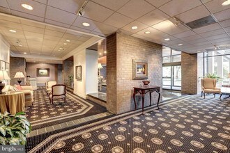 1800 Old Meadow Rd-Unit -719 in McLean, VA - Foto de edificio - Building Photo