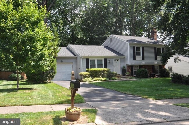 12706 Saylers Creek Ln in Herndon, VA - Foto de edificio - Building Photo