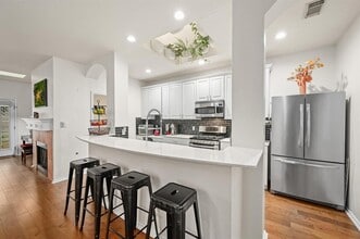 2721 Kinney Oaks Ct in Austin, TX - Building Photo - Building Photo