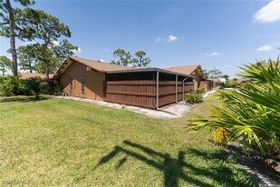 5620 Foxlake Dr in North Fort Myers, FL - Building Photo
