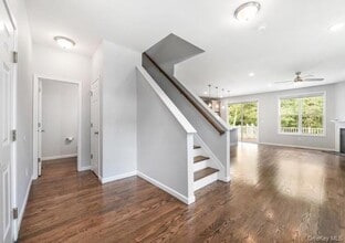 72 Magnolia Pk Rd in Middletown, NY - Foto de edificio - Building Photo
