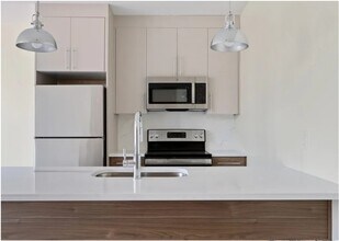 400 Dorchester St, Unit Unit 203 in Boston, MA - Building Photo - Building Photo