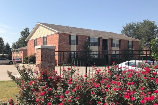 West Pointe Apartments in Newcastle, OK - Building Photo