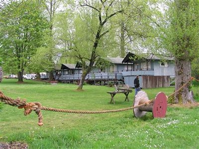 Henley Resort in Eatonville, WA - Foto de edificio